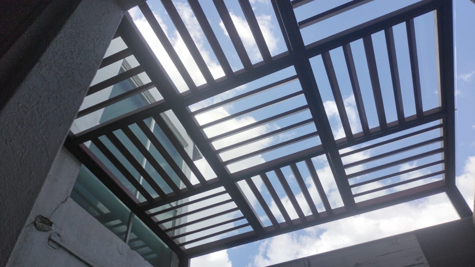 Estructura exterior vista desde abajo